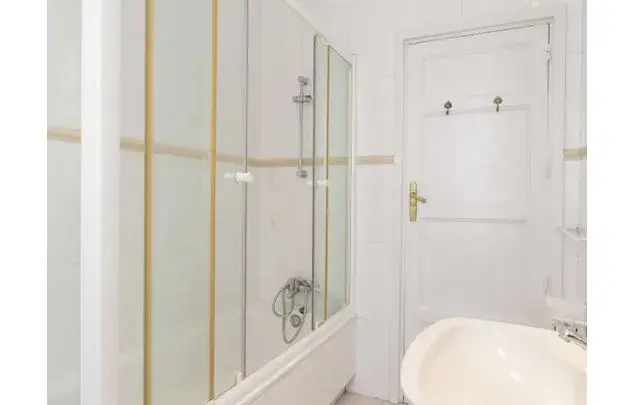 Alquiler de habitaciones en Madrid - Piso compartido cerca de C de Cea Berm	dez