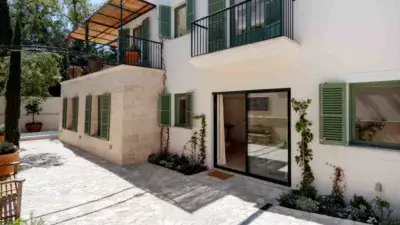 Villa en Cas Català con Piscina y Garaje - Lujo y Confort
