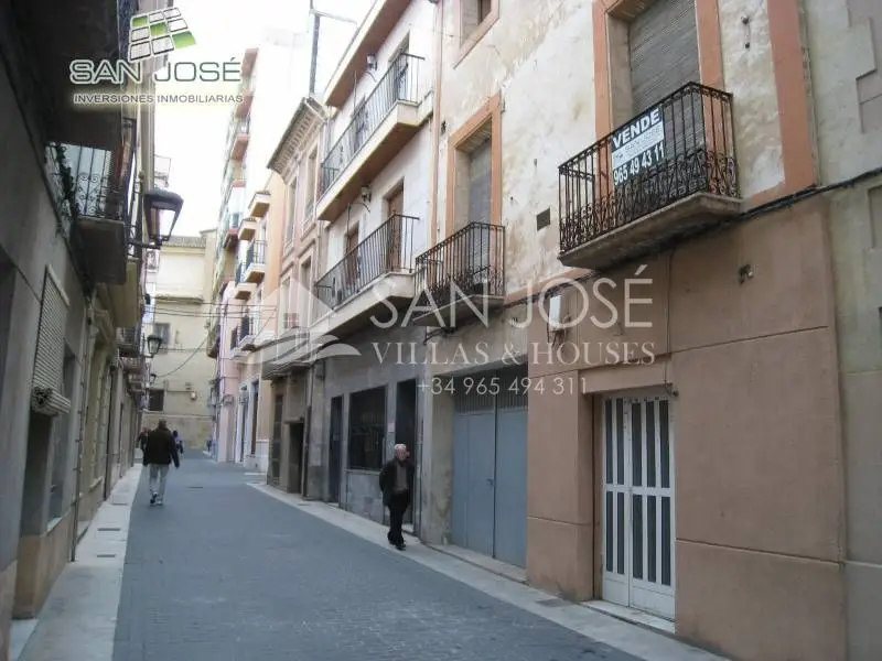 Casa en Centro Aspe para Reformar 288m2 4 habitaciones