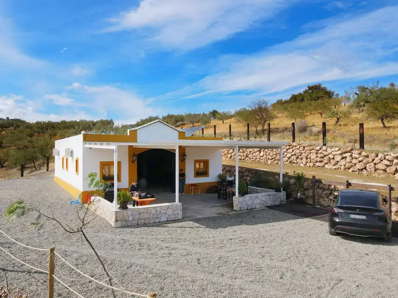 Casa de Campo con 200m2 y 14000m2 de Terreno para Amantes de Caballos