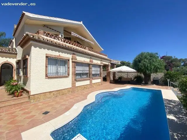 Chalet en Venta en Marbella con Piscina y Vistas a la Sierra
