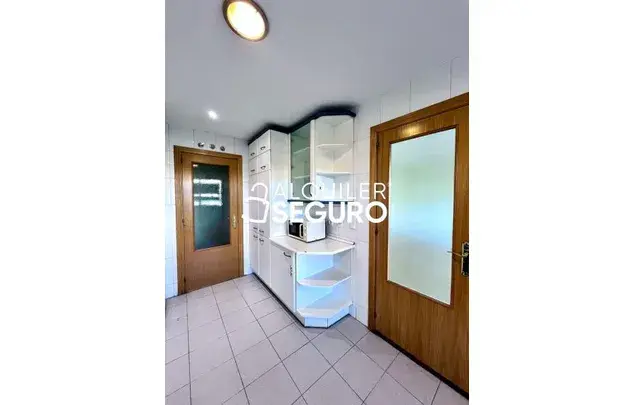 Rent 2 bedroom apartment of 96 m² in Madrid