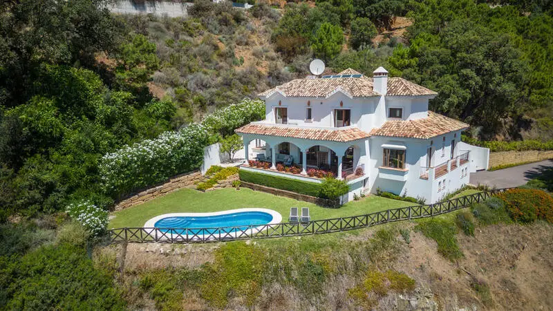 Villa de Lujo 4 Dormitorios Benahavis Vistas al Mar