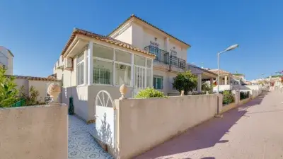 Casa adosada en venta en Carrer la Sagra