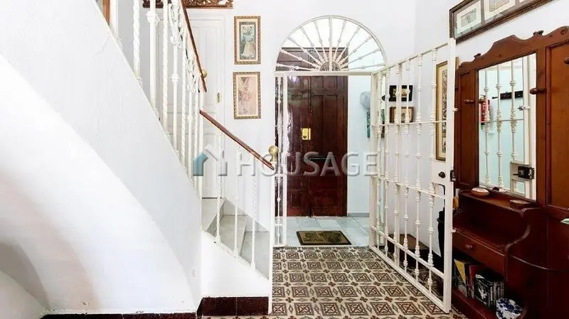 Villa en venta en Sevilla: Casa familiar de 6 dormitorios y 3 baños