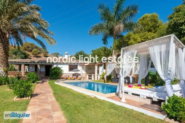 Chalet con Piscina en Frigiliana Alquiler Invierno 2025 2026
