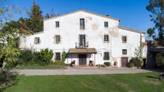 Casa de Campo Catalana con 4 Dormitorios Piscina y Vistas