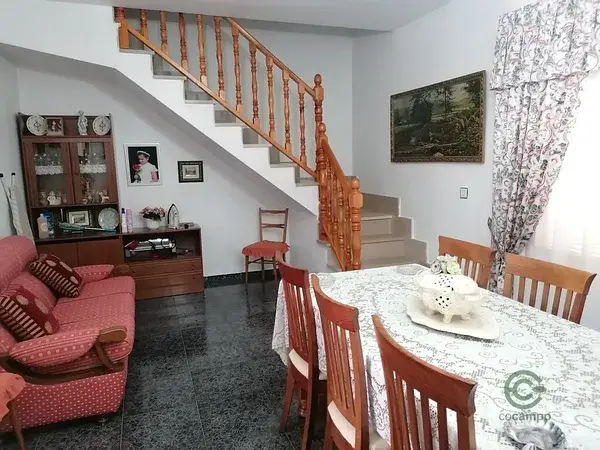 Casa en Lorca con 4 dormitorios y chimenea