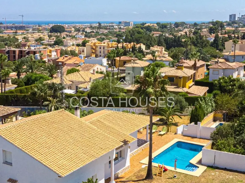 Villa Lujosa en Denia con Piscina Privada y Vistas