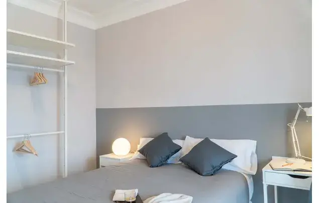 Habitaci
ón 132m
² Barcelona Alquiler 4-11 Noches