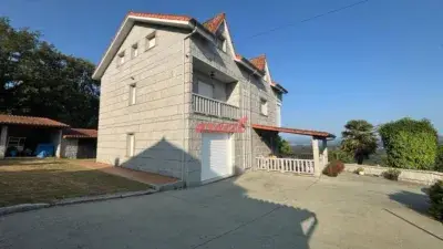 Chalet en Toén con 6 dormitorios y piscina a 8km de Ourense