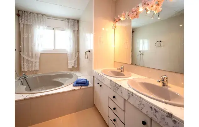 Casa en Calafell 4 Dormitorios 9 Personas Piscina Privada