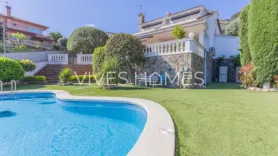 Chalet en venta en Cabrils con piscina y jardin