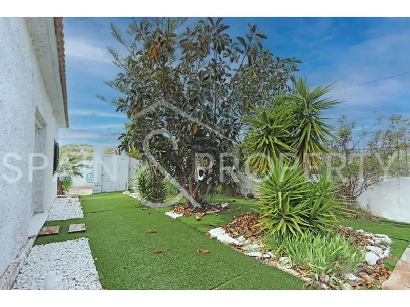 Chalet en Venta Montroy Valencia 800m2 3 Dormitorios Piscina