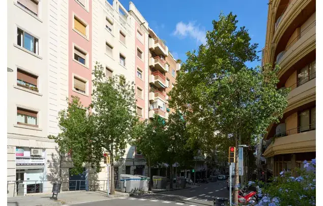 Apartamento 5 Dormitorios Barcelona Alquiler 3-24 Meses
