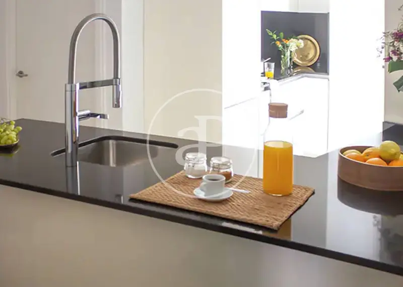Apartamento Modernista en Madrid: Amueblado y con Servicios