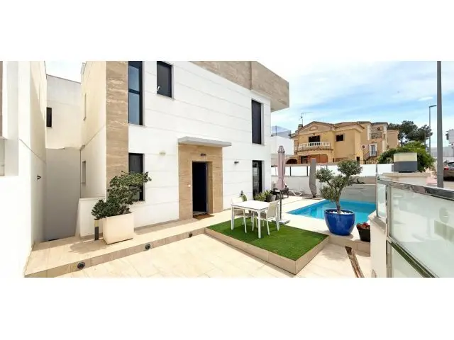 Chalet En Venta En Orihuela Costa, Alicante