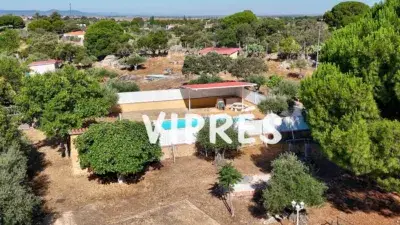 Chalet en Malpartida de Caceres con Finca de 11000m2