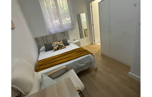 Alquiler Apartamento 5 Dormitorios Madrid 18 a 40 años