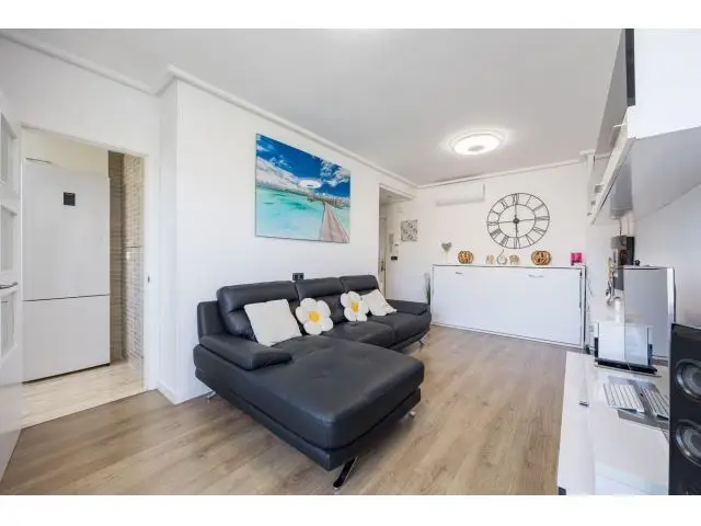 Apartamento en Benidorm con Vistas al Mar y Piscina