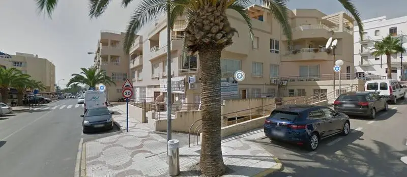 Local Comercial en Garrucha 150m2 con Terraza