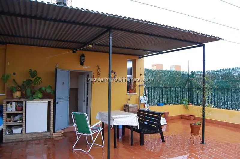Dúplex en venta en Sevilla con terraza 4 habitaciones 2 baños