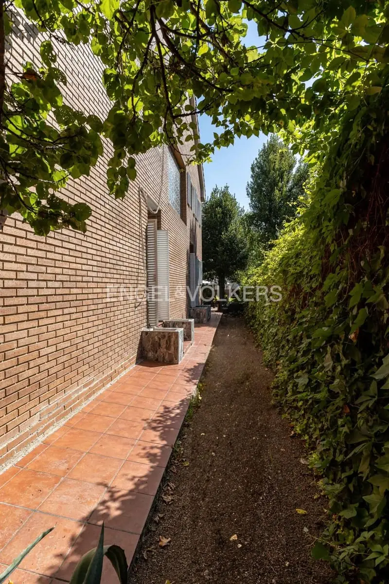 Chalet en Venta en Palomas Madrid 550m2 Jardin Garaje Apartamento