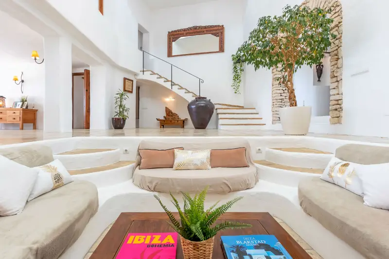 Villa con 5 Dormitorios y Piscina en Ibiza
