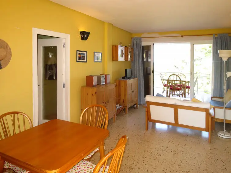 Apartamento en Denia con Vistas al Mar y Piscina