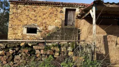 Casa en venta en Riotuerto con cuadra y finca rustica