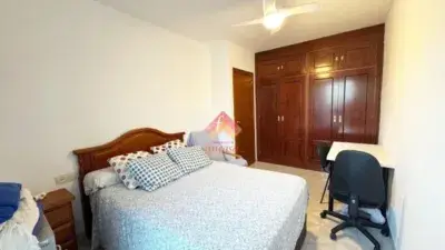 Piso en Venta Avenida M	laga 4 Dormitorios