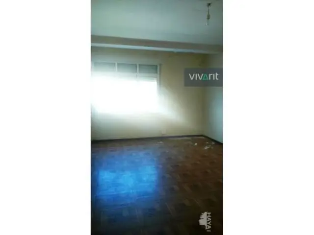Amplio Piso Luminoso en Ferrol Cerca de la Costa