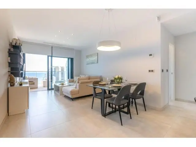 Apartamento de Lujo en Benidorm con Vistas al Mar
