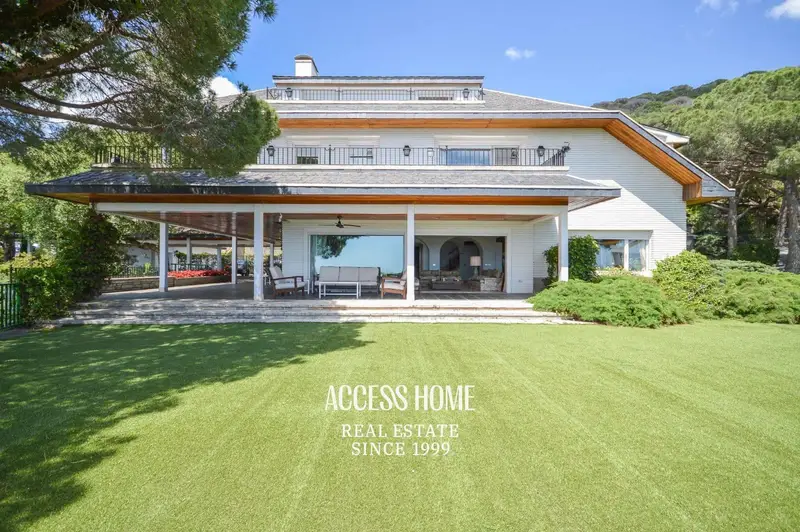 Chalet en venta en Cabrils Barcelona 8 habitaciones 1044m2