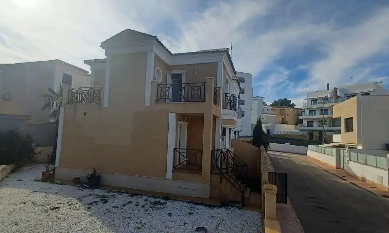 Casa Esquina Gran Parcela Orihuela Reforma