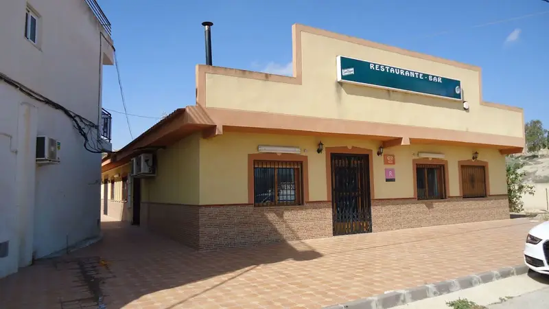 Camping en venta Murcia: negocio turístico con restaurante y viviendas