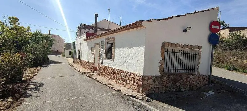 Casa Cueva de 4 Dormitorios en Raspay cerca de Pinoso