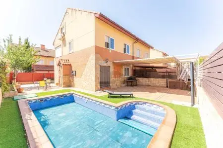 Chalet Pareado en Cubas de la Sagra Madrid 217m2 4 Dorm 2 Baños