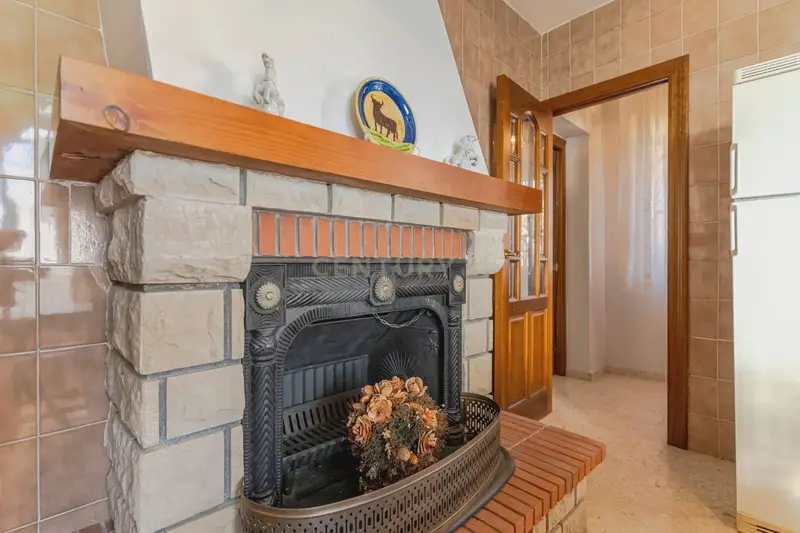 Chalet con Piscina en Olivares Granada
