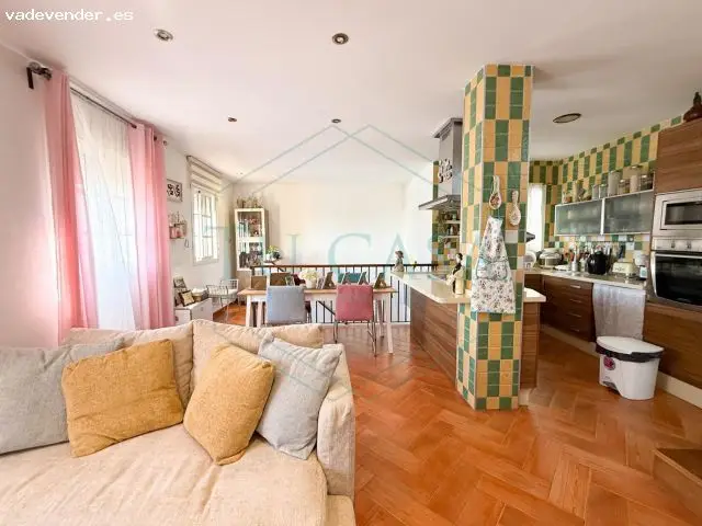 Casa independiente con local comercial en Puerto Real