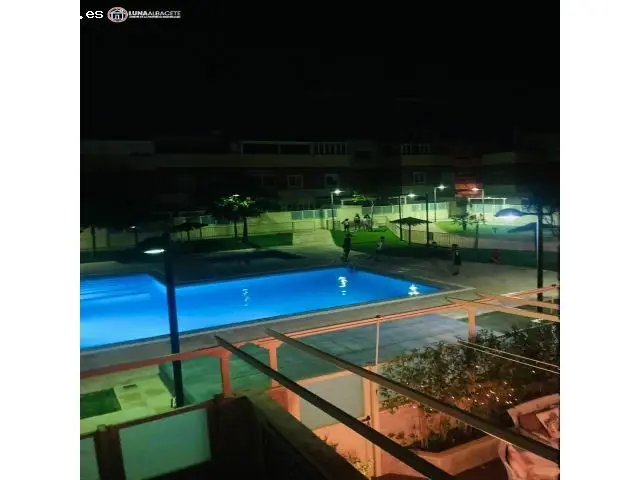 Se Vende Especial Adosado En Facultad De Medicina Con Piscina Y Zonas Comunes Ajardinadas