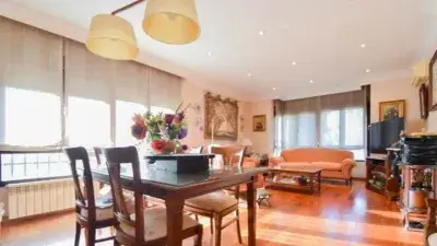 Chalet en Venta con Piscina y Garaje