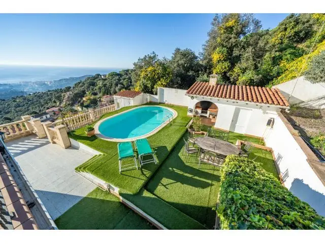 Chalet con Piscina Privada en Pineda de Mar