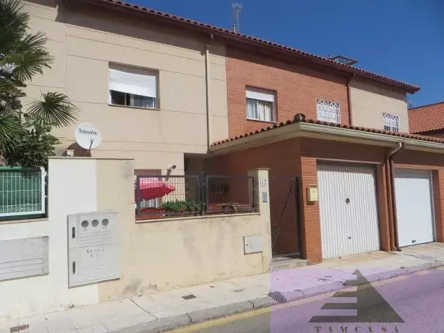 Chalet Adosado en Seseña Nuevo 220m2 3 Dormitorios 2 Baños