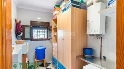 Chalet Pareado en Alora: 3 Habitaciones, Tranquilidad y Confort