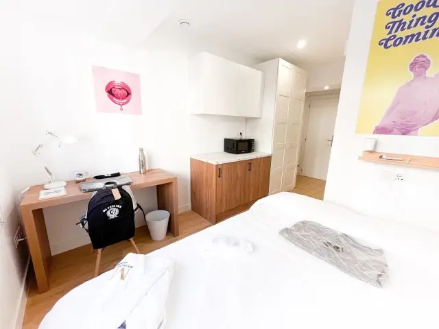 Habitación con baño privado en residencia estudiantil Segovia