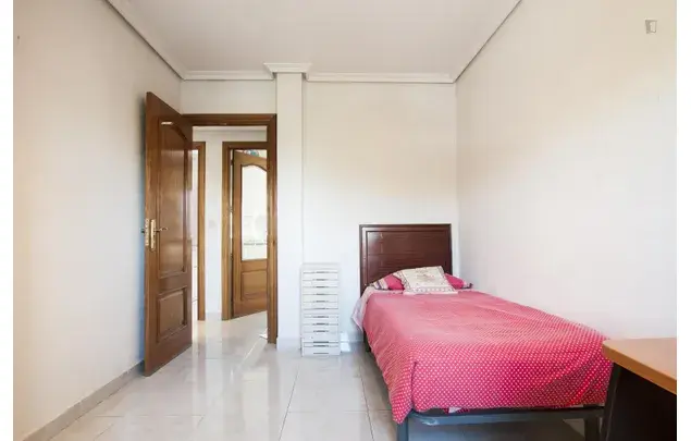 Rent 5 bedroom apartment in Madrid