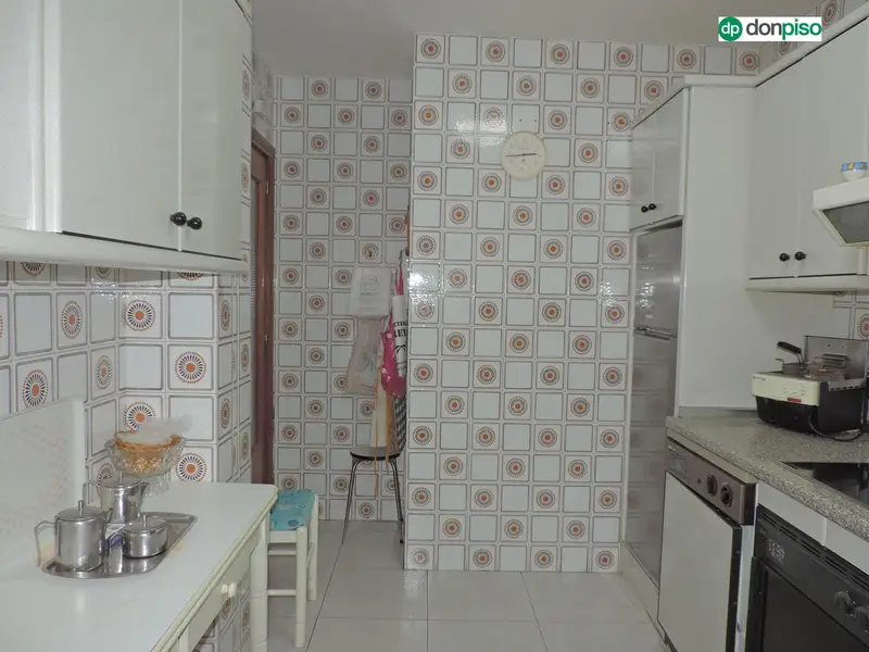 Piso en venta para reformar junto Paseo del Rollo y Parque Picasso