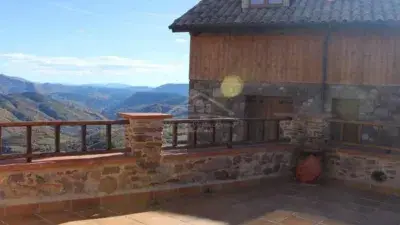 Tres Casas en Venta en Neril, Laspaules