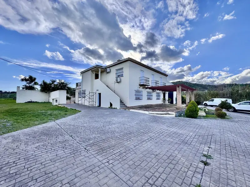 Finca Ecuestre de Lujo 70000m2 8 Establos Piscina